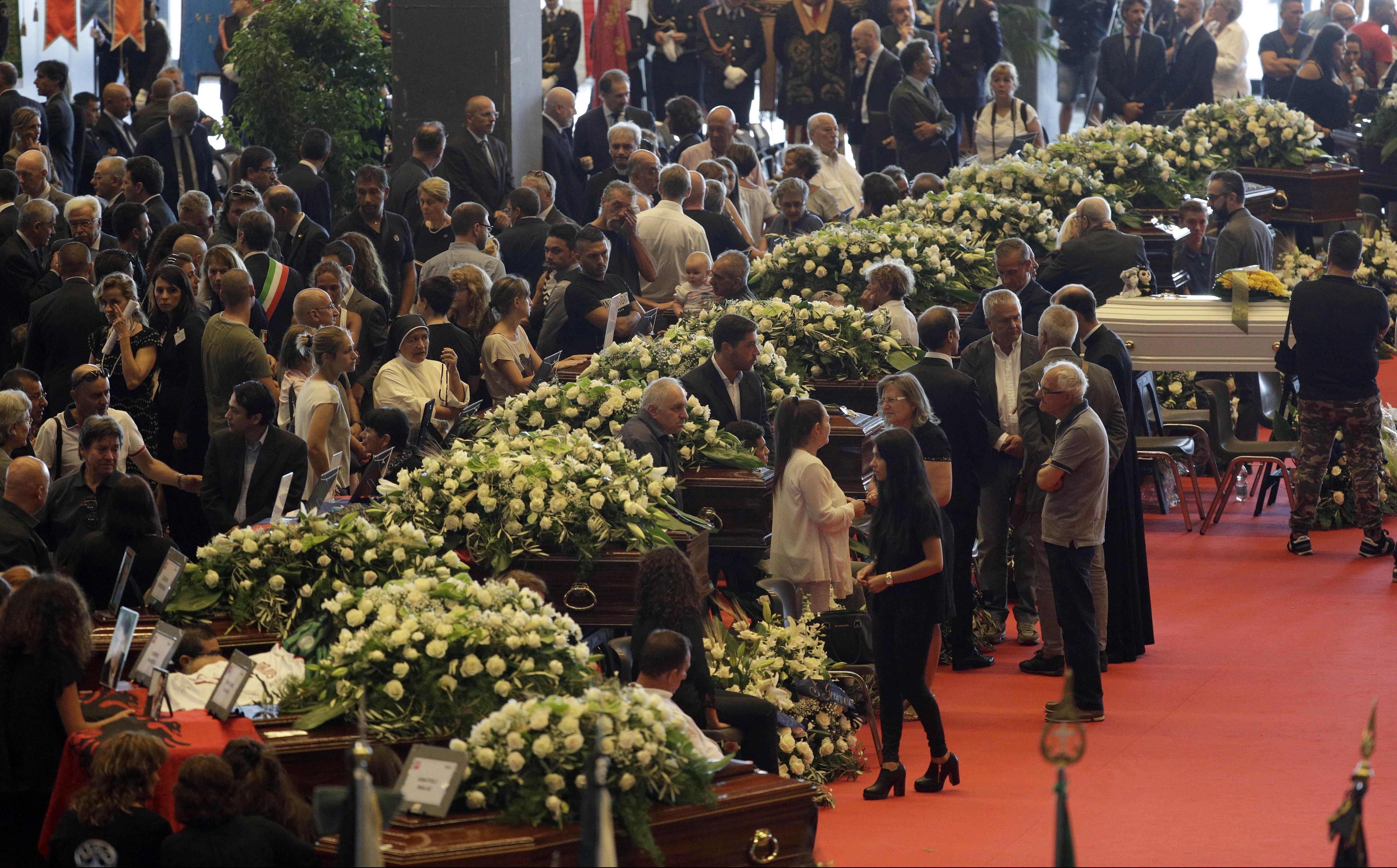 DAN ŽALOSTI U ITALIJI! Danas državna sahrana stradalih u Đenovi!